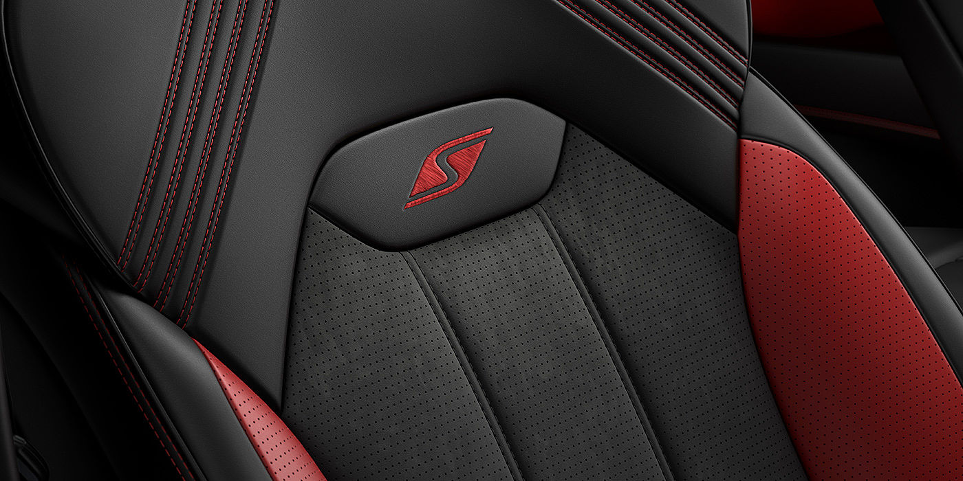 Bentley Padova Bentley Bentayga S seat with detailed red Hotspur stitching and black Beluga coloured hide. 